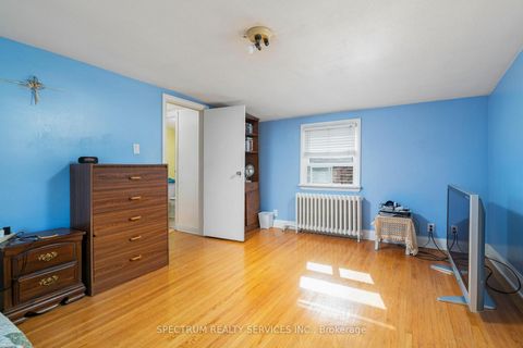 Photo 25 at 906 Glencairn Avenue, Glen Park, Toronto