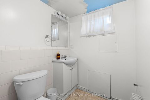 Photo 32 at 906 Glencairn Avenue, Glen Park, Toronto