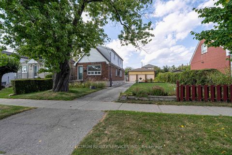 Photo 33 at 906 Glencairn Avenue, Glen Park, Toronto