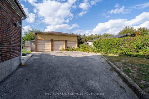 Photo 34 at 906 Glencairn Avenue, Glen Park, Toronto