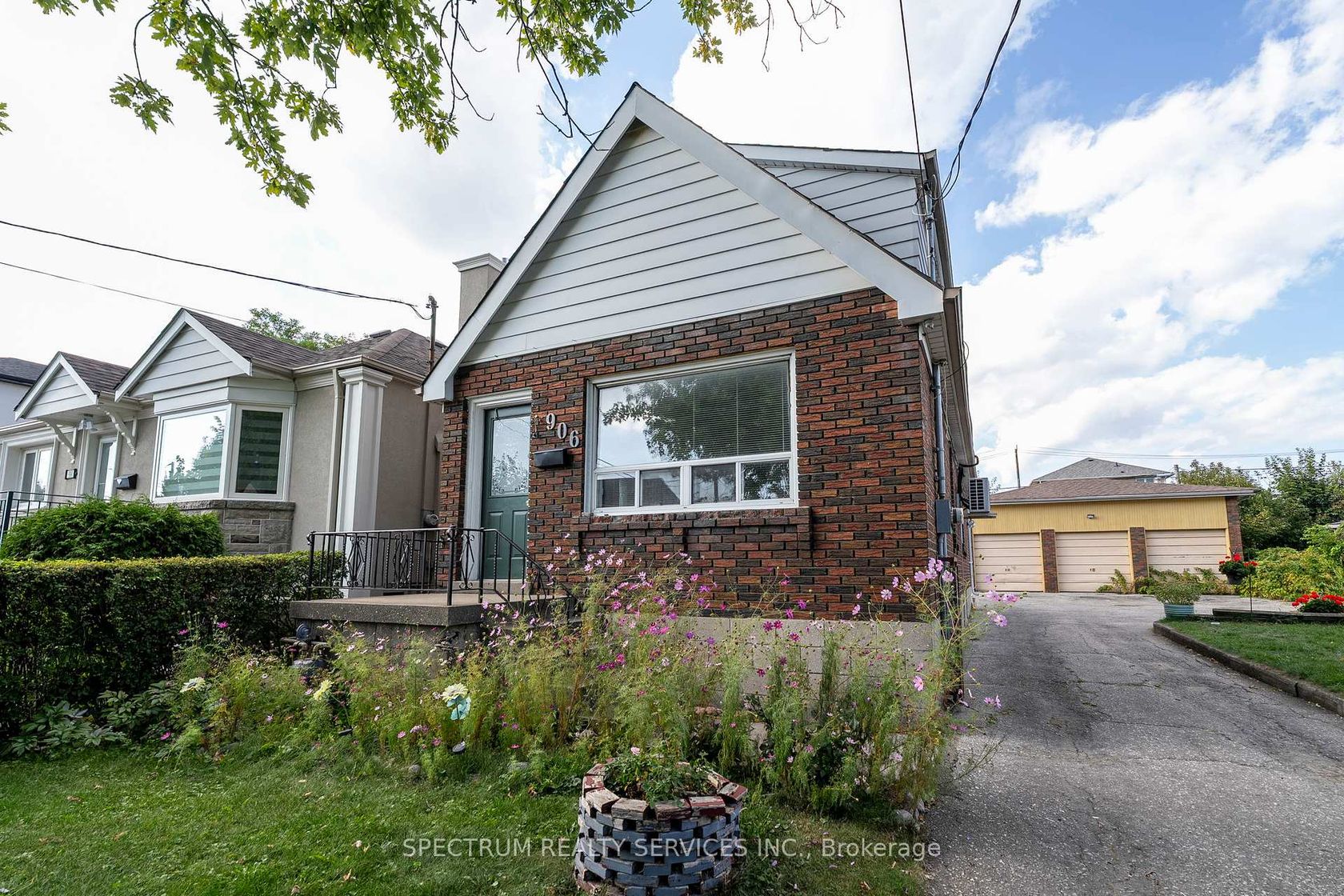 906 Glencairn Avenue, Glen Park, Toronto 