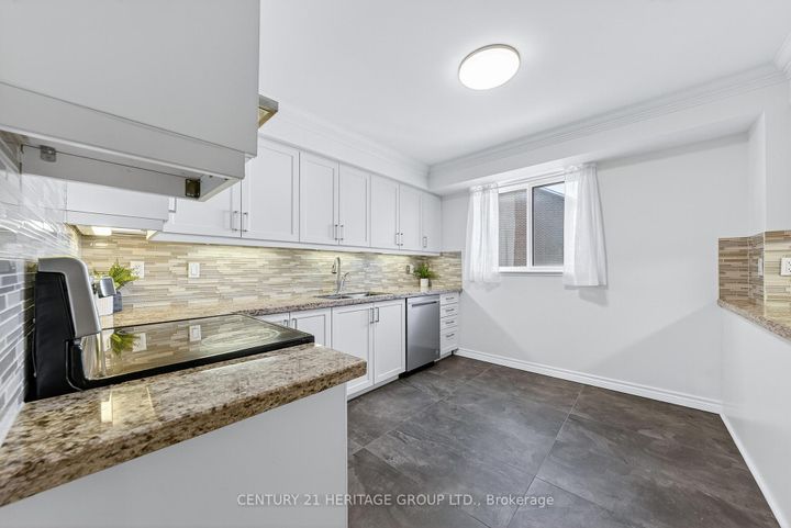 Photo 13 at 654 Gibney Crescent, Summerhill Estates, Newmarket