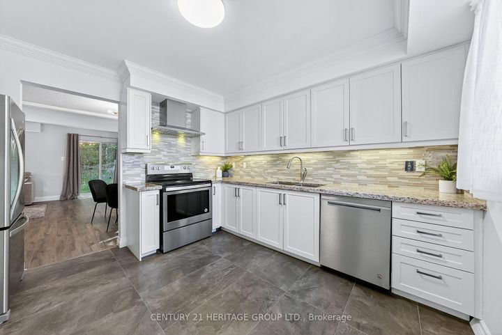 Photo 14 at 654 Gibney Crescent, Summerhill Estates, Newmarket