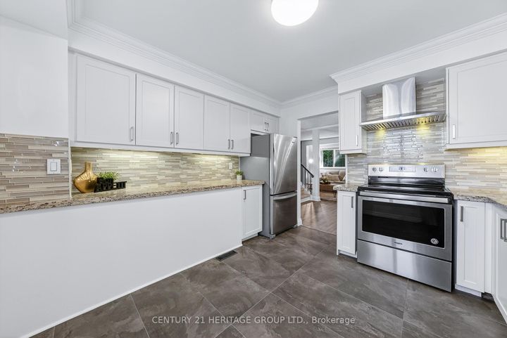 Photo 15 at 654 Gibney Crescent, Summerhill Estates, Newmarket