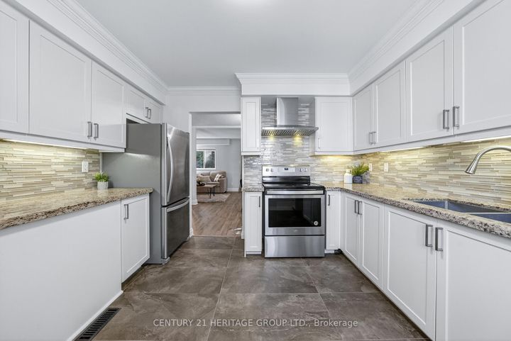 Photo 16 at 654 Gibney Crescent, Summerhill Estates, Newmarket