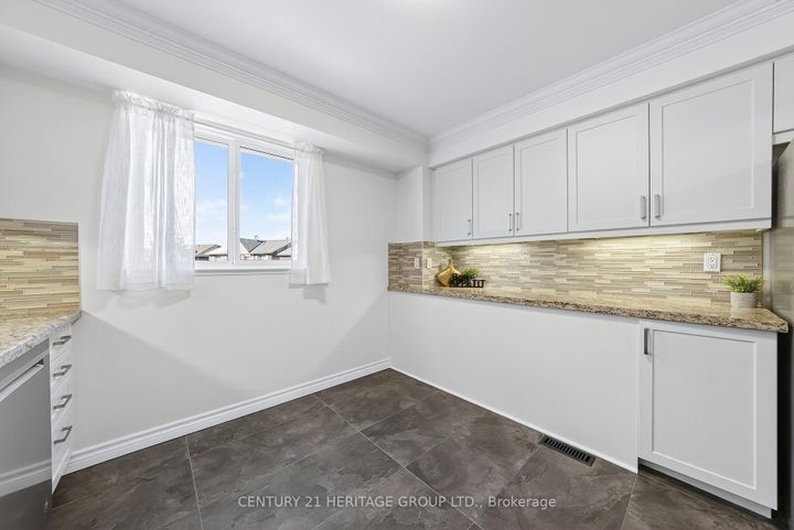Photo 17 at 654 Gibney Crescent, Summerhill Estates, Newmarket