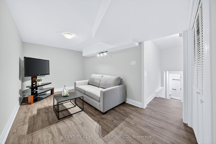 Photo 31 at 654 Gibney Crescent, Summerhill Estates, Newmarket
