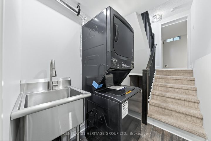 Photo 32 at 654 Gibney Crescent, Summerhill Estates, Newmarket