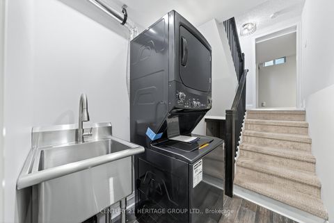 Photo 32 at 654 Gibney Crescent, Summerhill Estates, Newmarket