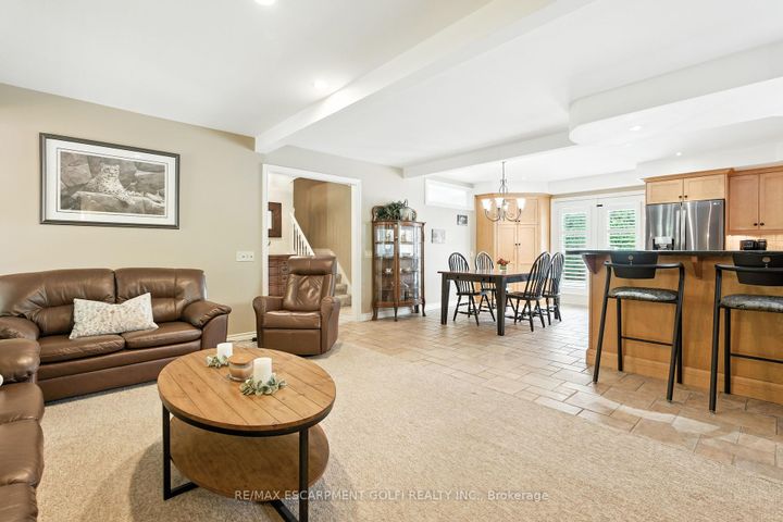 Photo 5 at 6 Lilac Court, Ancaster, Hamilton