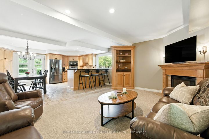 Photo 6 at 6 Lilac Court, Ancaster, Hamilton