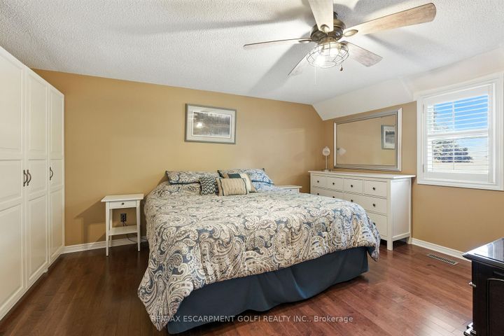 Photo 12 at 6 Lilac Court, Ancaster, Hamilton