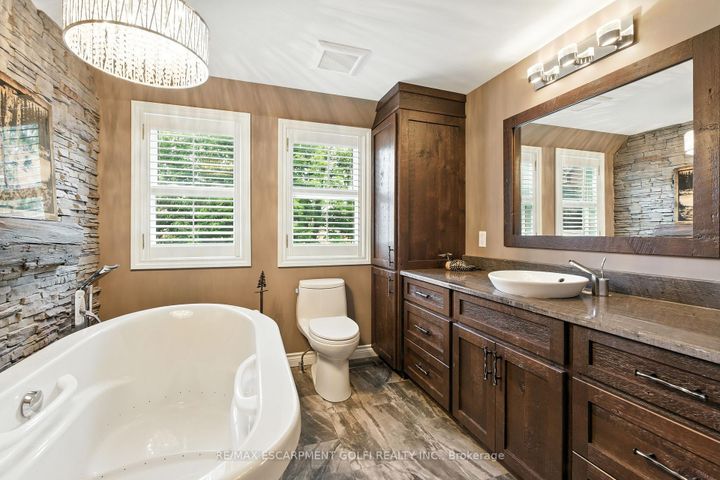 Photo 14 at 6 Lilac Court, Ancaster, Hamilton
