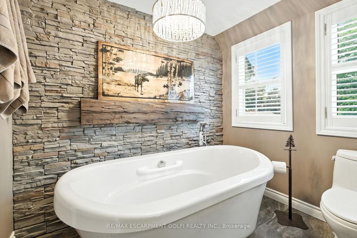 Photo 15 at 6 Lilac Court, Ancaster, Hamilton