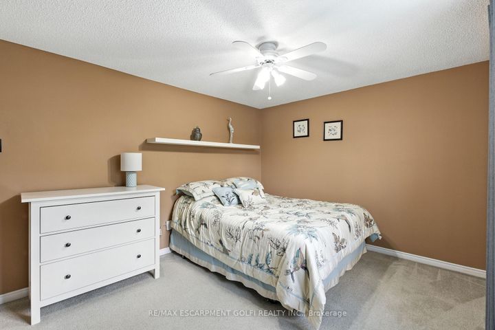 Photo 16 at 6 Lilac Court, Ancaster, Hamilton