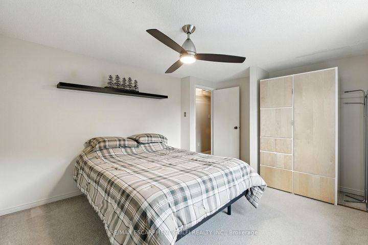 Photo 17 at 6 Lilac Court, Ancaster, Hamilton