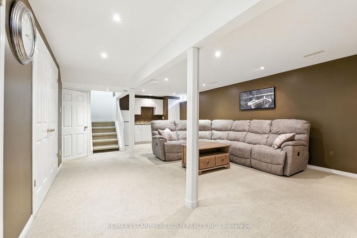 Photo 18 at 6 Lilac Court, Ancaster, Hamilton