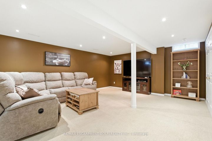 Photo 19 at 6 Lilac Court, Ancaster, Hamilton