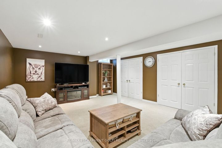 Photo 20 at 6 Lilac Court, Ancaster, Hamilton