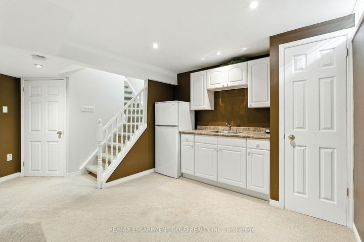 Photo 21 at 6 Lilac Court, Ancaster, Hamilton