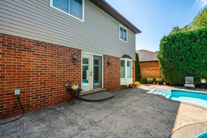 Photo 22 at 6 Lilac Court, Ancaster, Hamilton