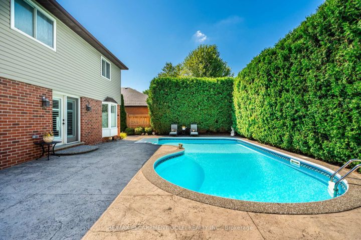 Photo 23 at 6 Lilac Court, Ancaster, Hamilton