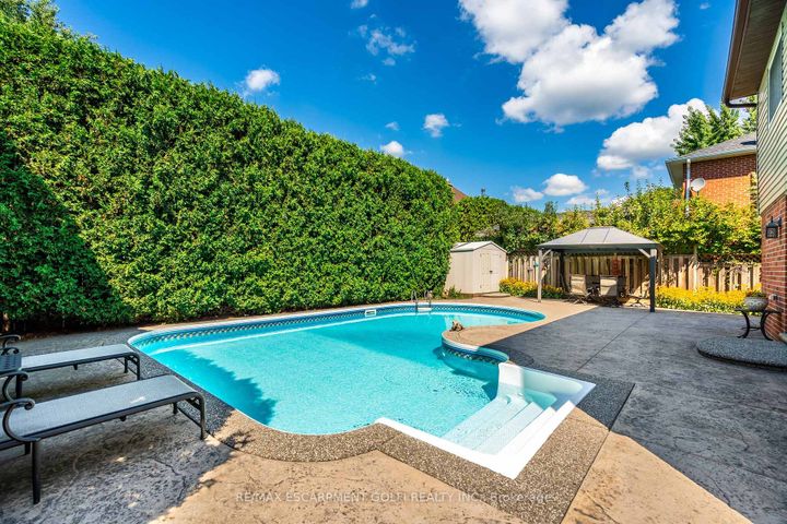 Photo 24 at 6 Lilac Court, Ancaster, Hamilton