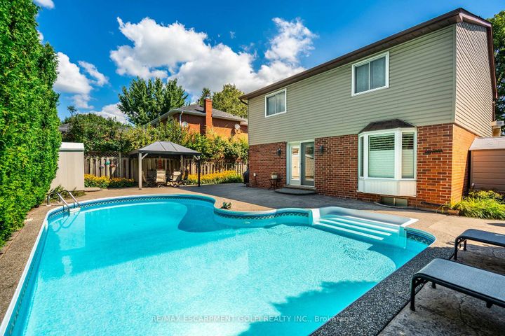 Photo 25 at 6 Lilac Court, Ancaster, Hamilton