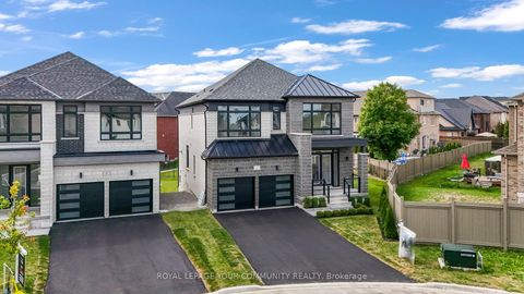 Photo 1 at 2 Bunn Court, Bayview Northeast, Aurora