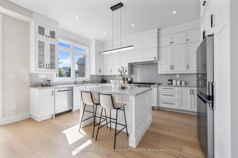 Photo 2 at 2 Bunn Court, Bayview Northeast, Aurora