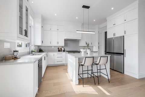 Photo 4 at 2 Bunn Court, Bayview Northeast, Aurora