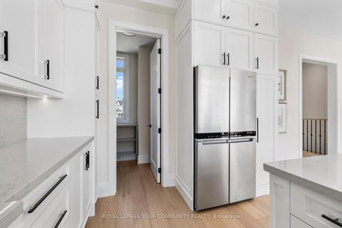 Photo 9 at 2 Bunn Court, Bayview Northeast, Aurora