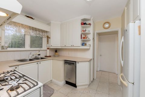 Photo 19 at 208 Martin Street, King City, King