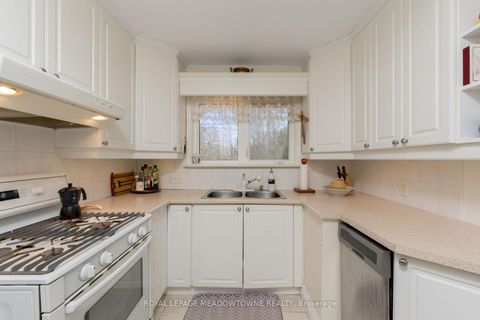 Photo 20 at 208 Martin Street, King City, King
