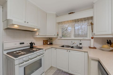 Photo 22 at 208 Martin Street, King City, King
