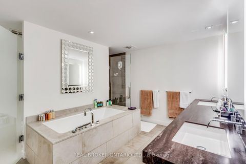 Photo 15 at 201 - 500 Wellington Street W, Waterfront Communities C1, Toronto