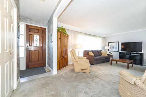 Photo 4 at 69 EAST WILLOW Gate, Rouge E10, Toronto