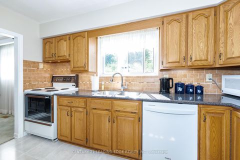 Photo 10 at 69 EAST WILLOW Gate, Rouge E10, Toronto