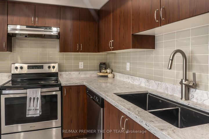 Photo 7 at 120 - 250 Sunny Meadow Boulevard, Wellington, Brampton