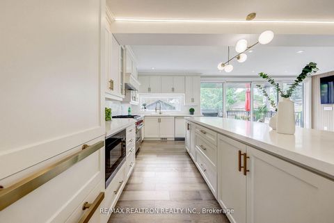 Photo 10 at 523 Briar Hill Avenue, Forest Hill North, Toronto