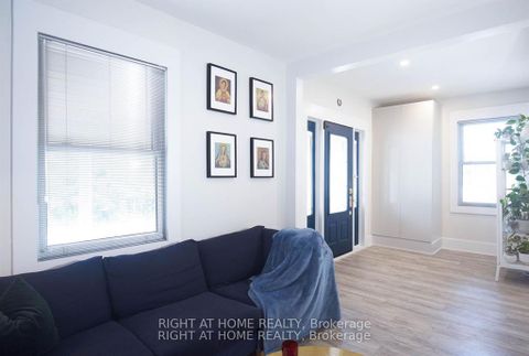 Photo 4 at 269 Prospect Street, College Manor, Newmarket