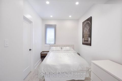 Photo 11 at 269 Prospect Street, College Manor, Newmarket