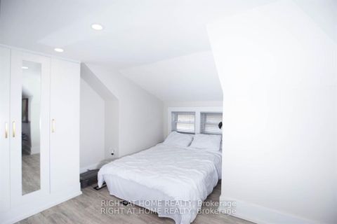 Photo 13 at 269 Prospect Street, College Manor, Newmarket
