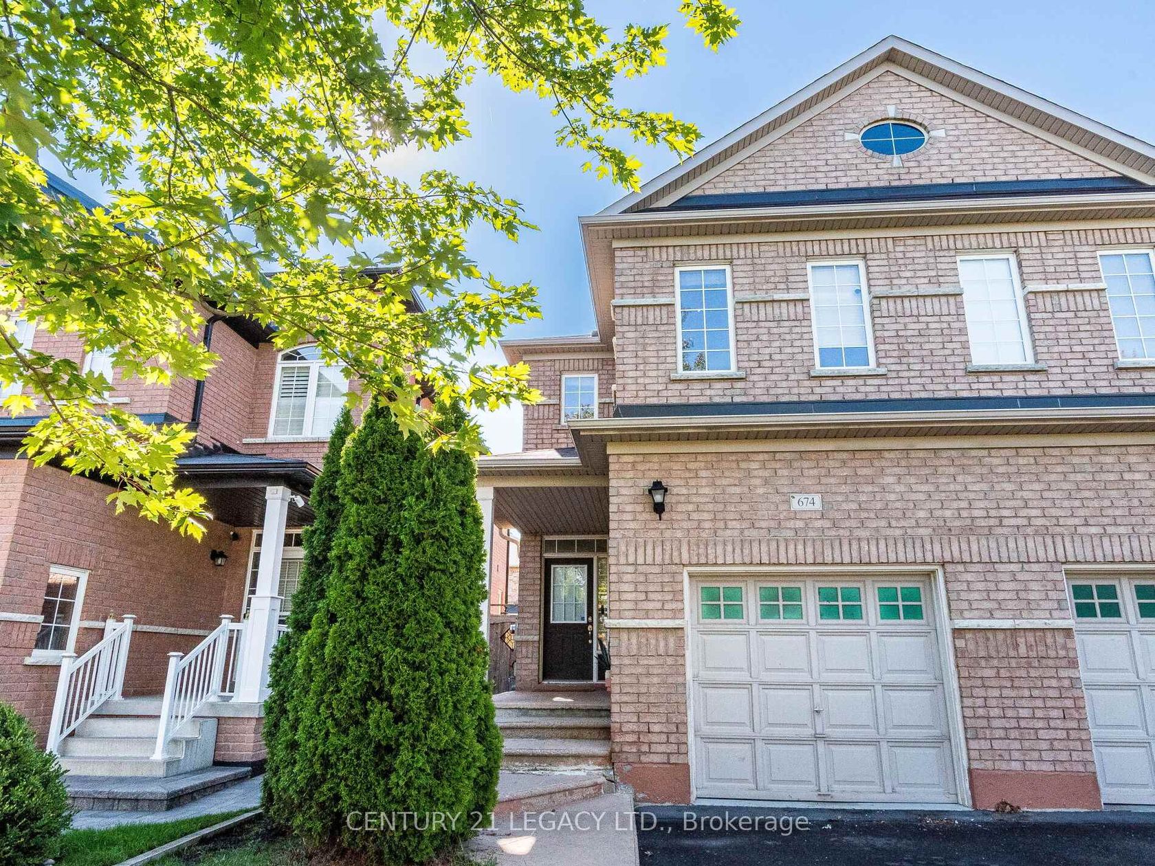 674 Coach Drive SE, Hurontario, Mississauga by Loree Meneguzzi Real Estate 674 Coach Drive SE, Hurontario, Mississauga