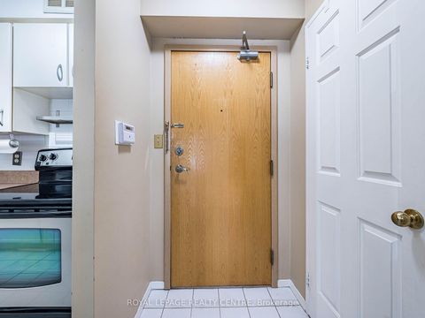 Photo 5 at 402 - 20 Southport Street, Swansea, Toronto