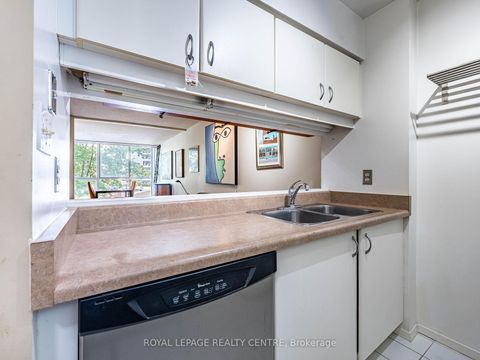 Photo 8 at 402 - 20 Southport Street, Swansea, Toronto