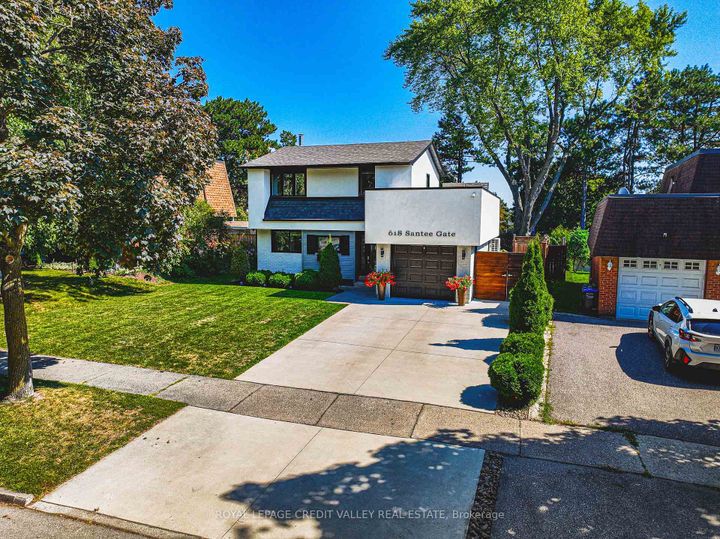 Photo 1 at 618 Santee Gate, Mississauga Valleys, Mississauga