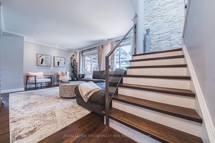 Photo 7 at 618 Santee Gate, Mississauga Valleys, Mississauga