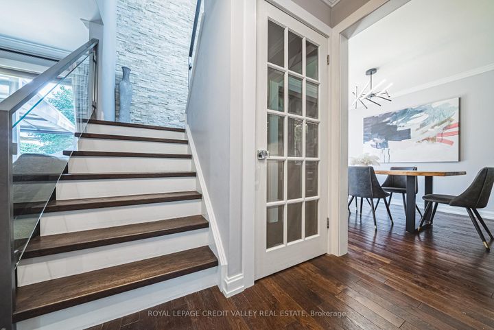 Photo 8 at 618 Santee Gate, Mississauga Valleys, Mississauga