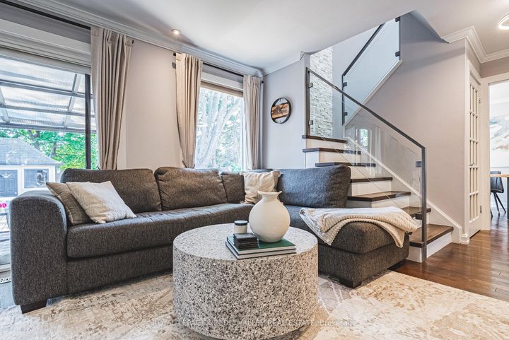 Photo 9 at 618 Santee Gate, Mississauga Valleys, Mississauga